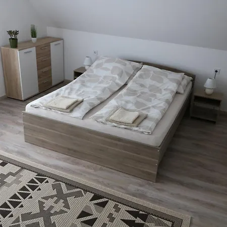 Szalakóta Apartament *